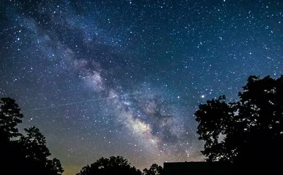 Gear up for a starry night as Lyrid meteor shower strikes the sky!