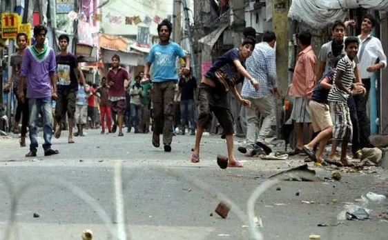 J-K: 300 WhatsApp groups used to mobilise stone-pelters to disrupt operations at encounter sites, says police official