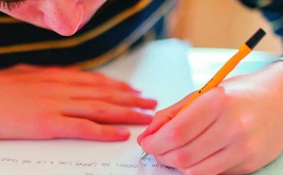 People with slender faces are more probable to be left-handed: study