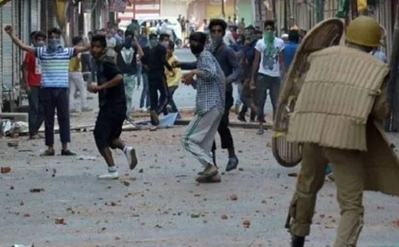 School students clash with security forces in Kashmir, several arrested