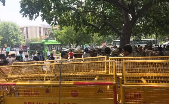AAP stages protest outside EC, demands VVPAT equipped EVMS for future polls 