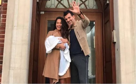 Meet Lisa Haydon's newly born baby boy Zack, their new family pic is too sweet to take eyes off ! (see pics)