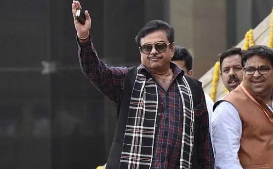 War between Shatrughan Sinha, Sushil Modi continues on Twitter