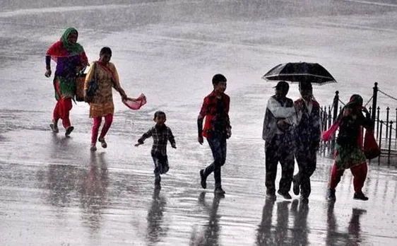  Cyclone Mora crosses Bangladesh coast, fishermen asked not to venture into sea in Odisha