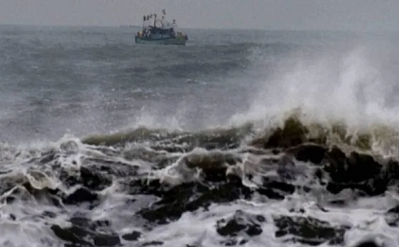 Cyclone Mora in Bangladesh: Indian navy rescues 27 people; millions of people still homeless