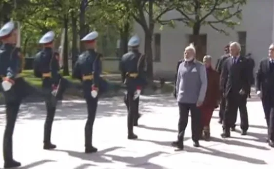 PM Modi pays homage at Piskarovskoye Cemetery in St Petersburg, will meet Russian President Putin later 