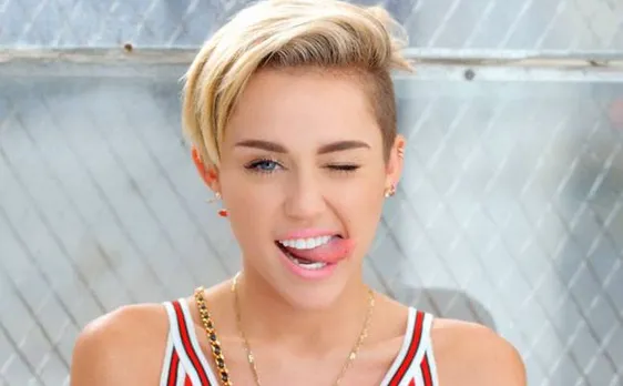 Miley Cyrus delivers surprise performance in NYC subway station
