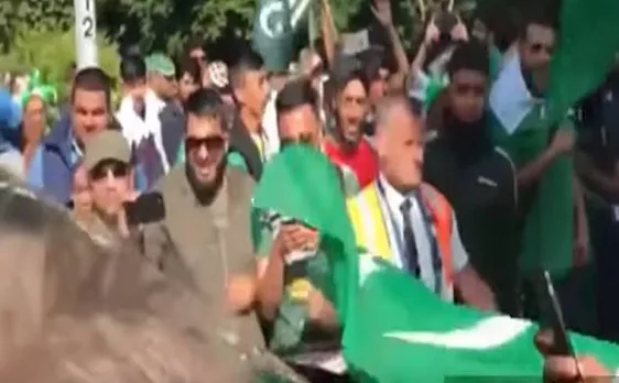 Pakistani fans attack Sourav Gangulyâ€™s car after their team reached to finals