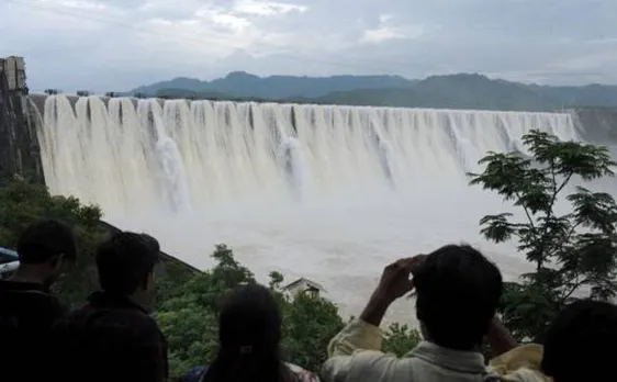 Medha Patkar, other activists meet Thawar Chand Gehlot over Narmada dam issue