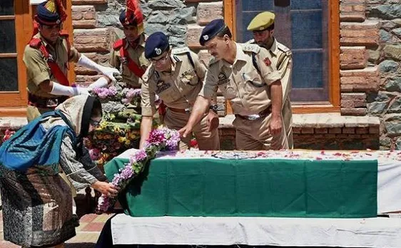 North Kashmir SP transferred following policemanâ€™s lynching outside Jamia Masjid