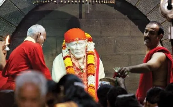 Woman donates 2 kg gold sandals to Saibaba temple in Shirdi