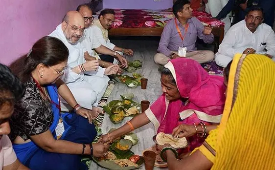Amit Shah, Vasundhra Raje have lunch at Dalit BJP Yuva Morcha memberâ€™s house 