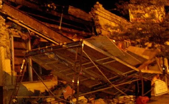 3 people dead and 2 injured as bakery chimney collapses in Jogeshwari