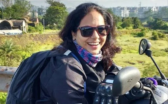 Mumbai woman biker tries to avoid pothole, gets crushed by truck
