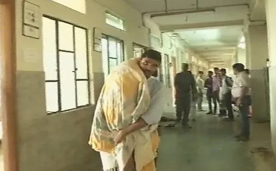 Patna: Man carries son's body on shoulder after hospital refuses ambulance