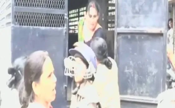 Police lathi-charge at shikshamitras in Yogi Adityanath's home-constituency Gorakhpur, 100 arrested, several injured