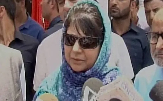 Congress demands Mehbooba's resignation over flag remarks