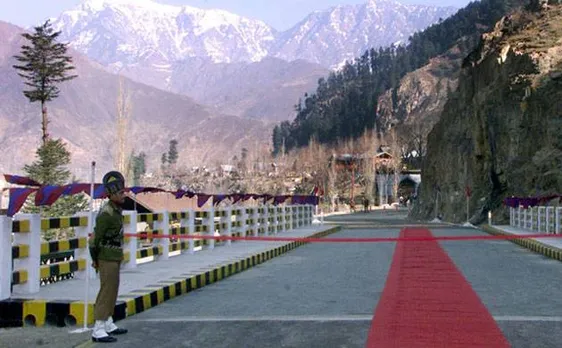 Weekly bus service across LoC on Srinagar-Muzaffarabad road resumes