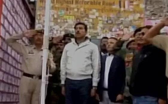 Rajyavardhan unfurls tricolour at Khardung La Pass to promote women empowerment
