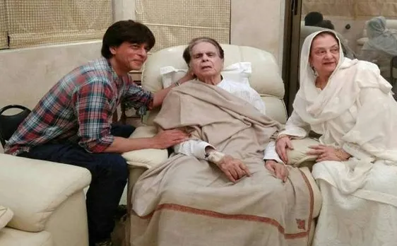 Shahrukh Khan visits Legendary actor Dilip Kumar at his home (See pics)  
