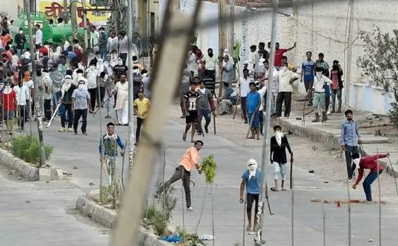 CBI court convicts Gurmeet Ram Rahim in rape case, Dera mob goes violent; 30 killed, 250 injured in clashes