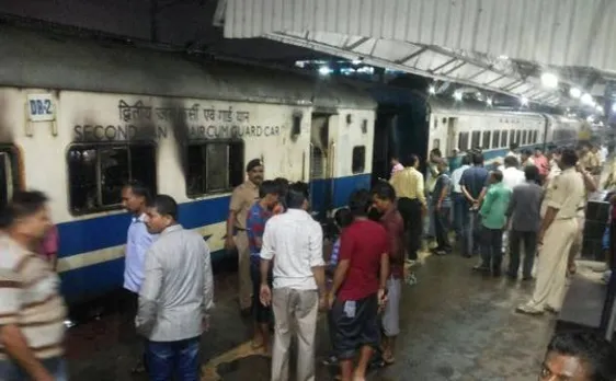 3 bogies of Ranchi Jan Shatabdi Express catch fire in Patna Junction, no injuries reported