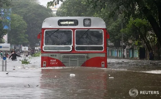 Mumbai rains: Chief Minister Devendra Fadnavis reviews situation, in constant touch with SDMC and BMC