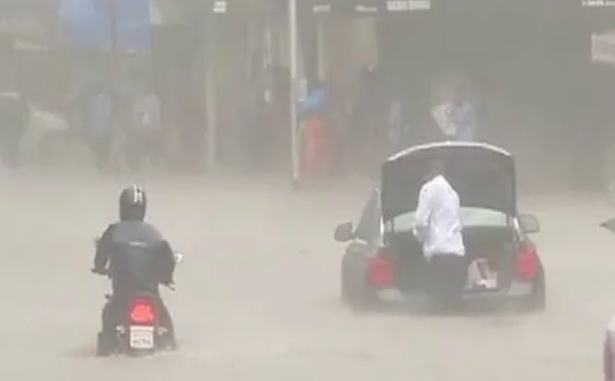Mumbai: Heavy rains disrupt normal life; NDRF teams on alert after high tide warning 