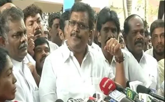 AIADMK row: Tamil Nadu Assembly Speaker serves notice to 19 MLAs supporting Dhinakaran, asks to explain stance by Sept 5