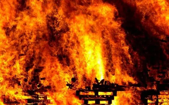 Huge blaze forces hundreds to evacuate homes in Los Angeles