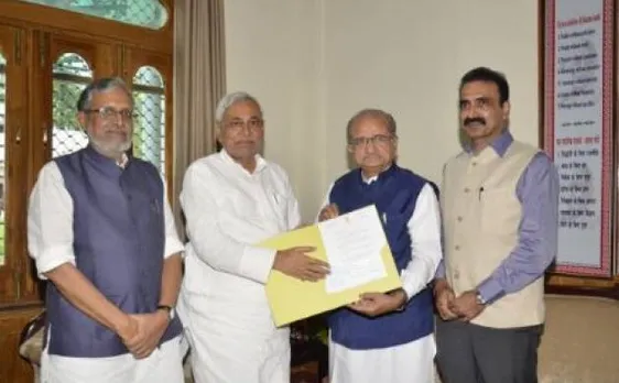 Tejashwi takes a dig at Nitish for accepting financial aid from Gujarat govt for flood victims