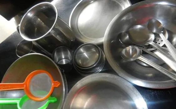 Cook booked for falsely claiming to be â€˜Brahminâ€™ gets support from VHP, Bajrang Dal