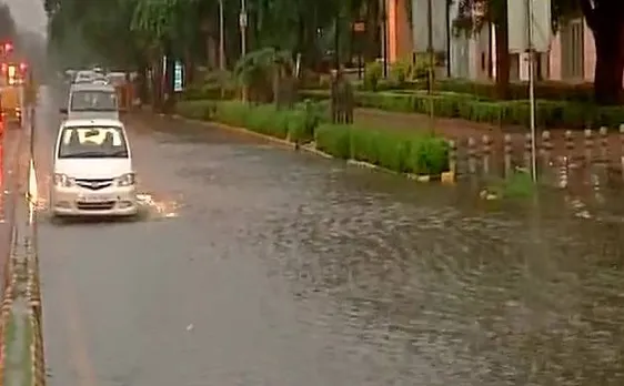 Delhi: Continuous rains lead to traffic jams, waterlogging