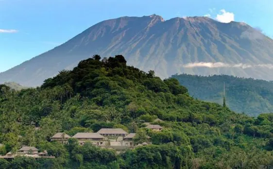 Cancel vacation plans to Bali, volcano Mount Agung may erupt soon; 35,000 locals vacate tourist island 