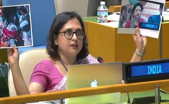 In response to Pakistan's fake image, India shows picture of martyred Kashmiri Army officer at UN