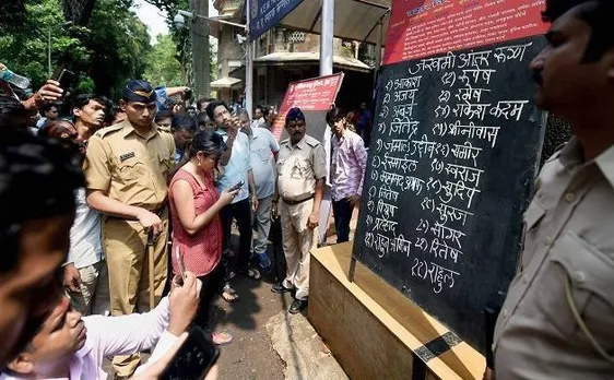 Mumbai Stampede: Shiv Sena workers thrash KEM hospital doctors for writing numbers on foreheads of bodies
