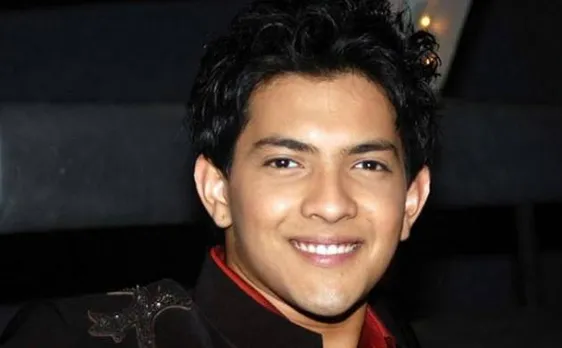 Caught on cam: Aditya Narayan misbehaves, threatens IndiGo airline staff over baggage issue