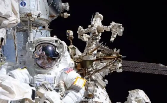 Canadarm2: Spacewalking astronauts gives International Space Stationâ€™s Canadian robotic arm a new hand