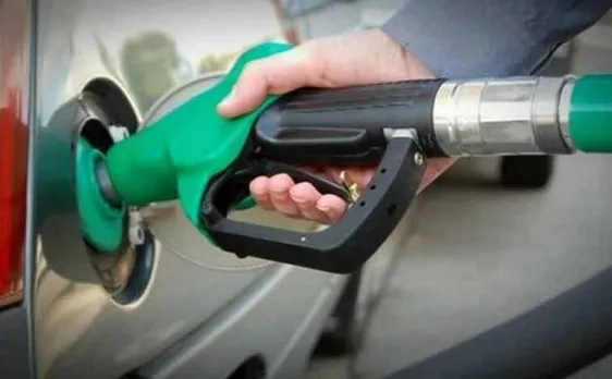 Maharashtra govt cuts prices of petrol, diesel by Rs 2, Re 1; to be effective from midnight