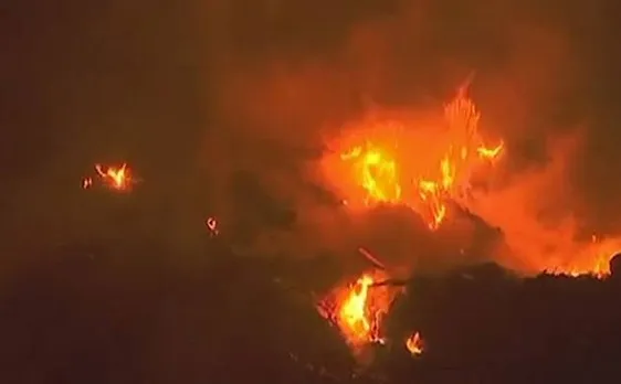 Delhi: Massive fire leads to collapse of four-storeyed building at Mansarovar Garden