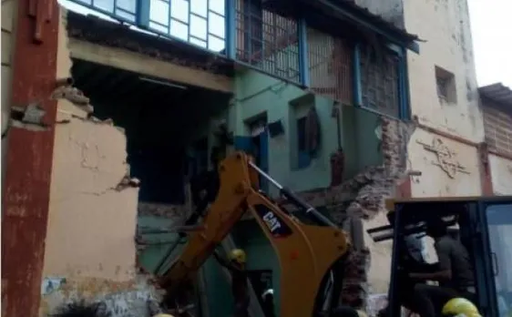 Tamil Nadu: 8 dead after roof of bus depot's rest room collapses in Nagapattinam, 3 people rescued