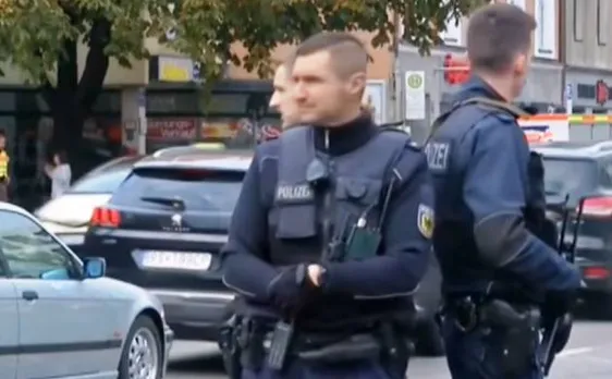 Munich knife attack: Four injured, police arrest suspect