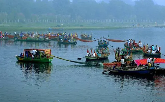 Chhath festival begins, ghats in Delhi decked up for devotees 