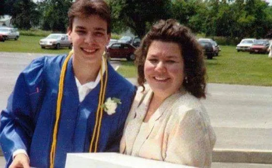 Jimmy Fallon's mother Gloria Fallon dies at 68 in NYC hospital