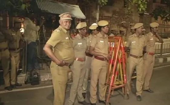 Income Tax raids at Jayalalithaa's Poes Garden residence, Sasikala's rooms searched