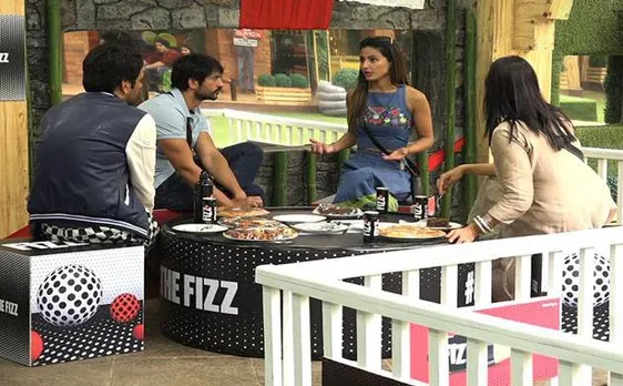 Bigg Boss 11: Vikas Gupta, Hiten Tejwani & Arshi Khan gang up against THIS contestant (watch video)