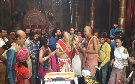 Tenali Rama completes 100 episodes; cast and crew celebrate the joyous occasion