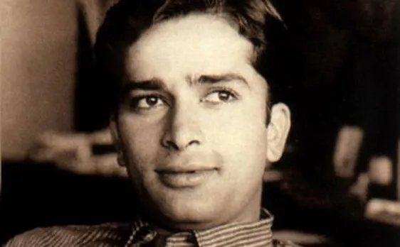 So long farewell: Shashi Kapoor cremated with state honours; fans brave Cyclone Ockhi to bid farewell to the veteran actor