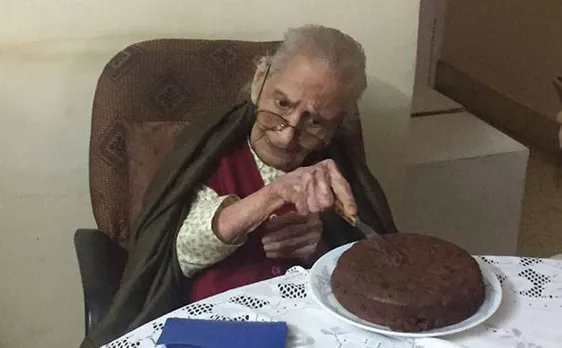 107-year-old Bangalore granny finds Rahul Gandhi HANDSOME; he calls her, sends BIG HUG