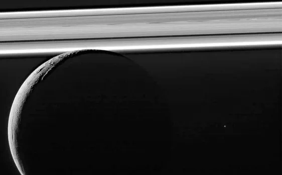 NASA Cassini mission: Spacecraft captures amazing pictures of Saturn's moon Enceladus before fading
